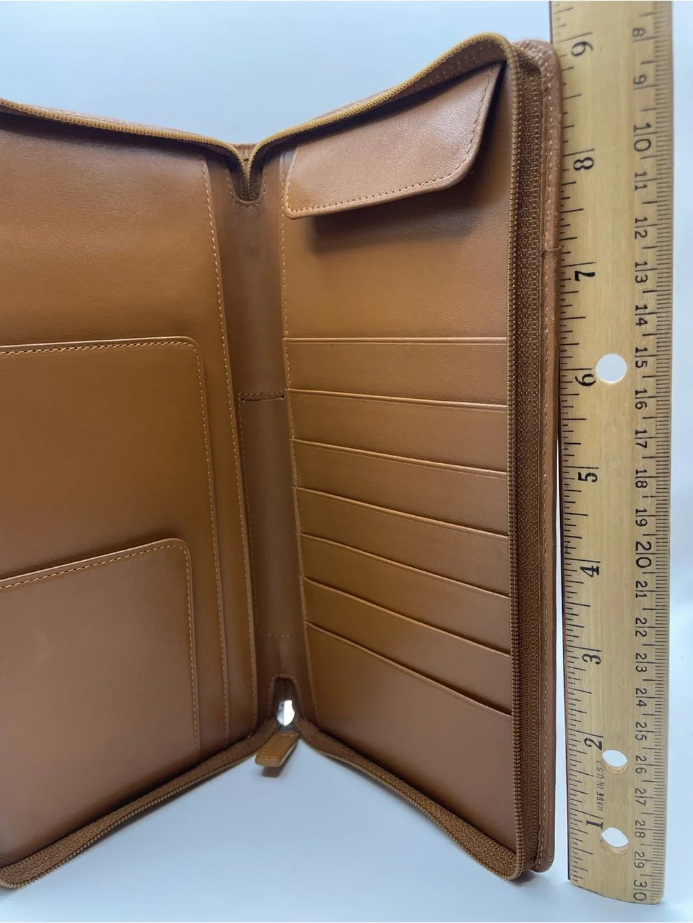 Levenger Fine Leather Travel Wallet Organizer Zip-Around